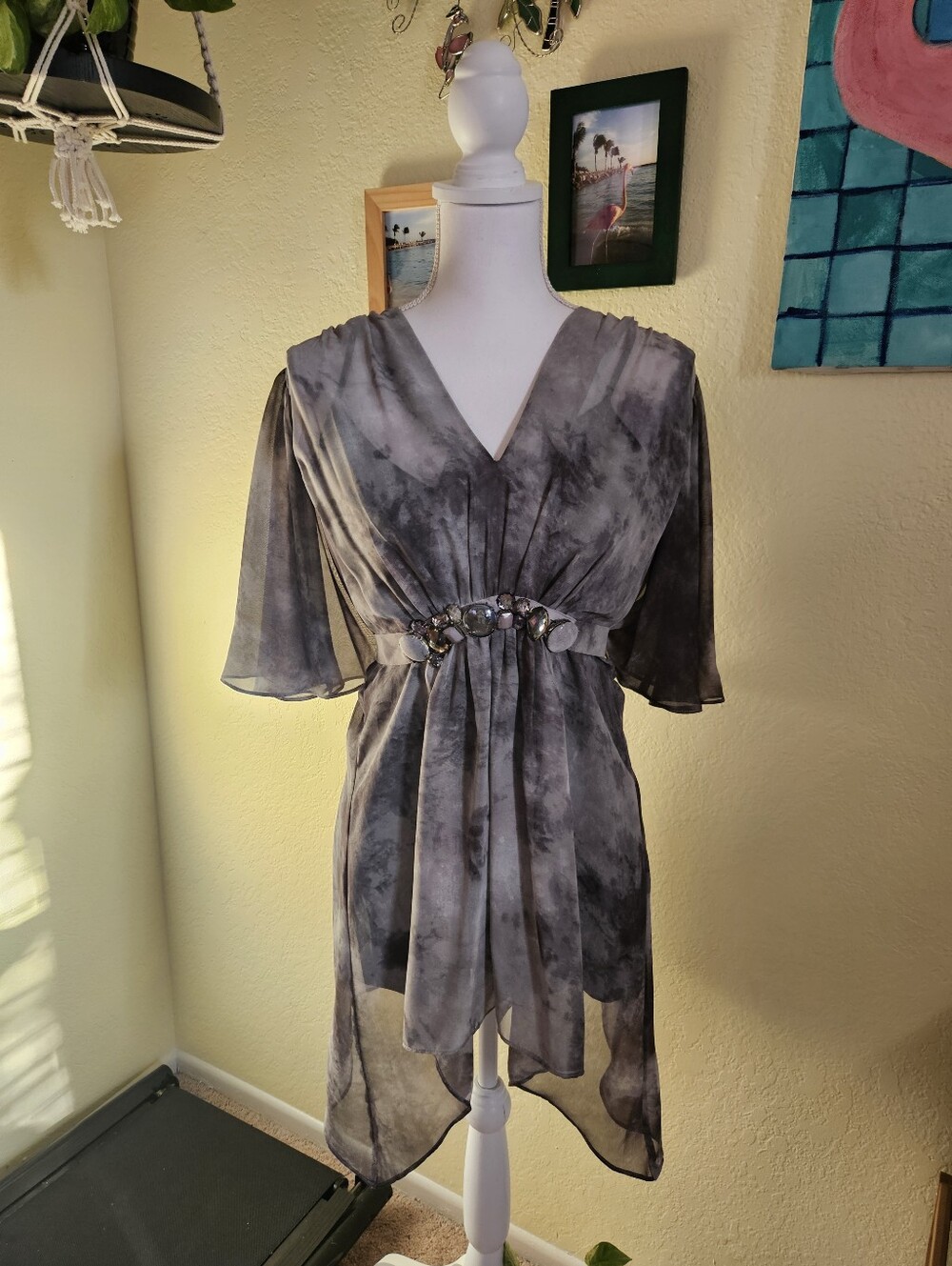 ECI Gray Tie-Dye Sheer V-Neck Tunic with Decorative Waist Sz M